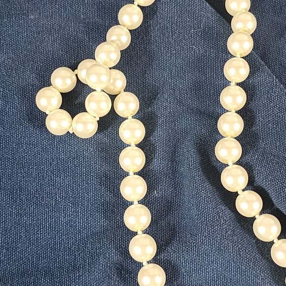 Chico's Extra Long 66" Flapper White Knotted Faux Pearl Unisex Eternity Necklace - Picture 11 of 16